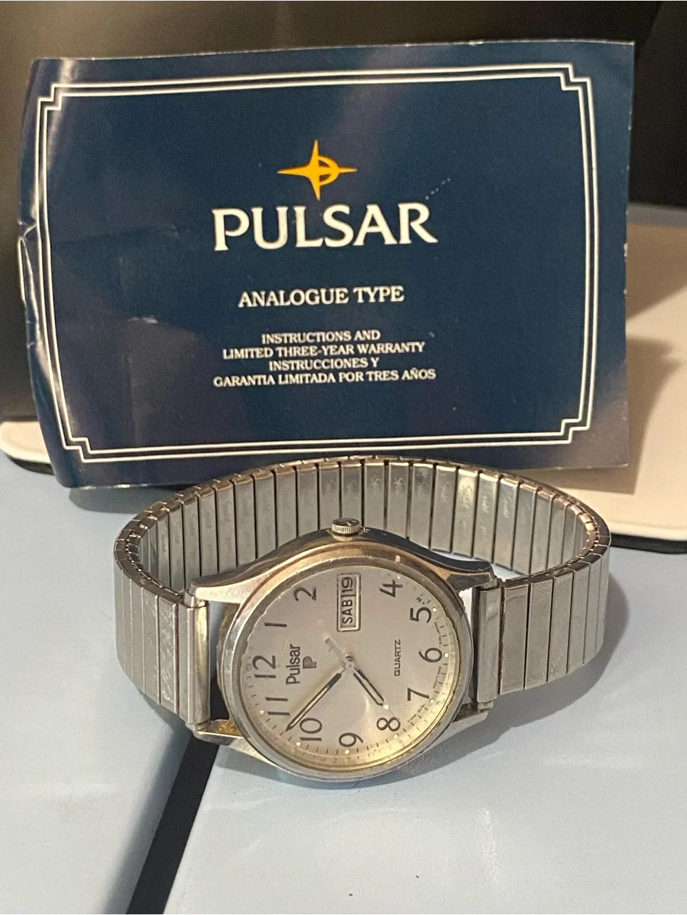 Vintage 1988 Pulsar by Seiko Day-Date Watch Original Stretch Band & Box  Y143